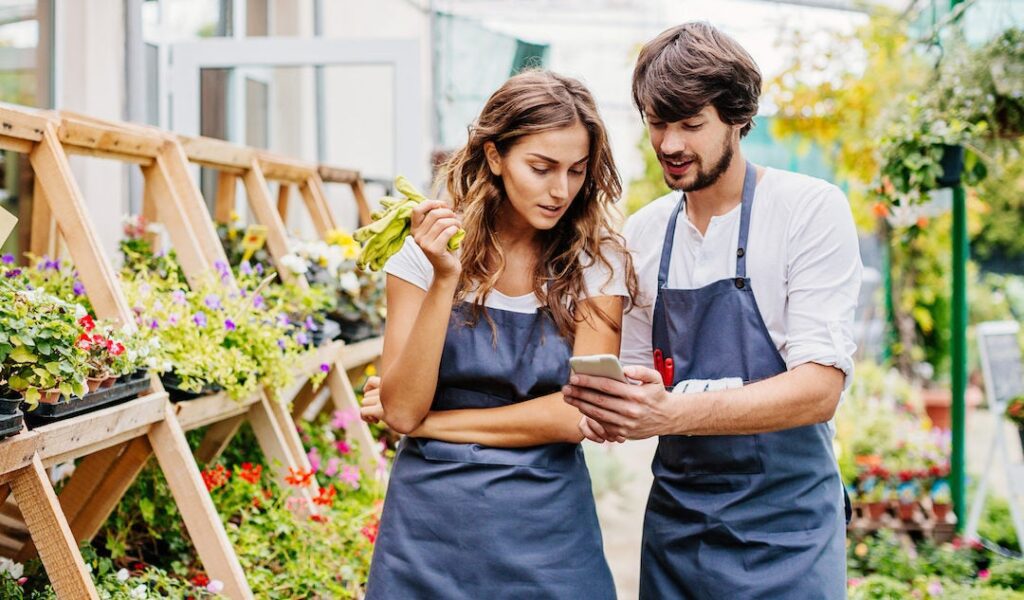 8 internal communication examples for engaging frontlines